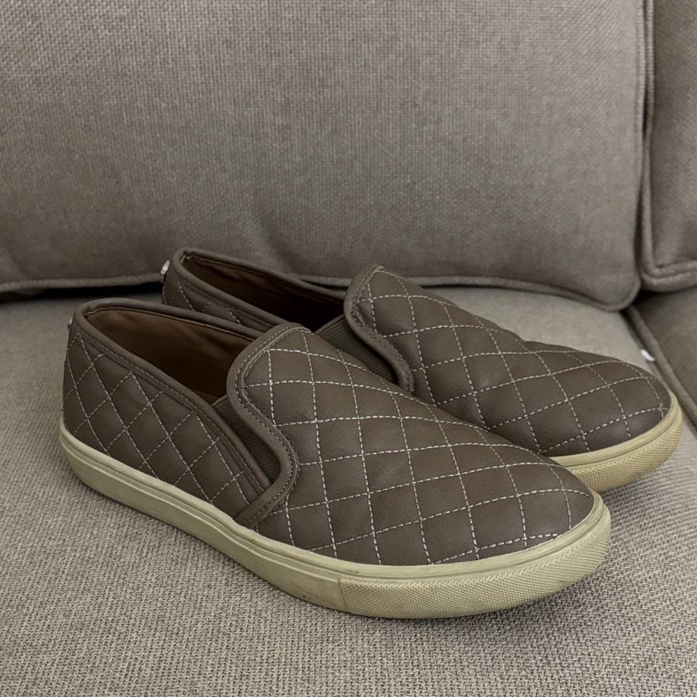 Steve Madden Quilted Tan Slip-On Shoes Women’s 7.5